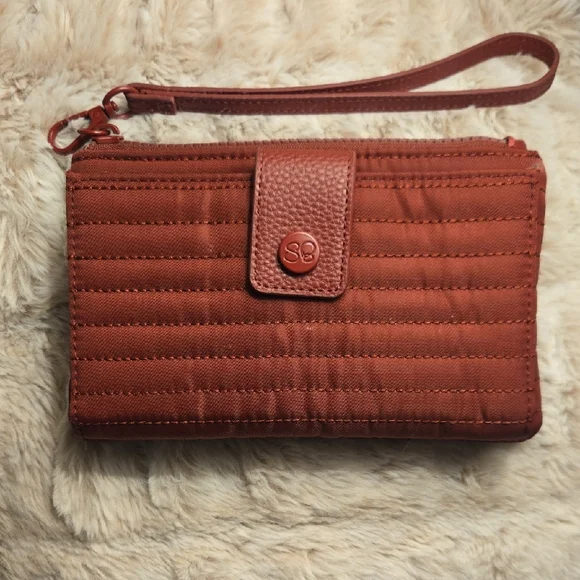 Elegant Quilted Red Brown Wristlet - Picture 2 of 8